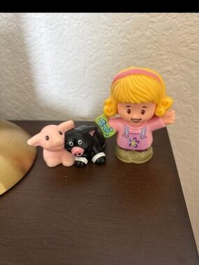 Emma and Piglets Little People set
